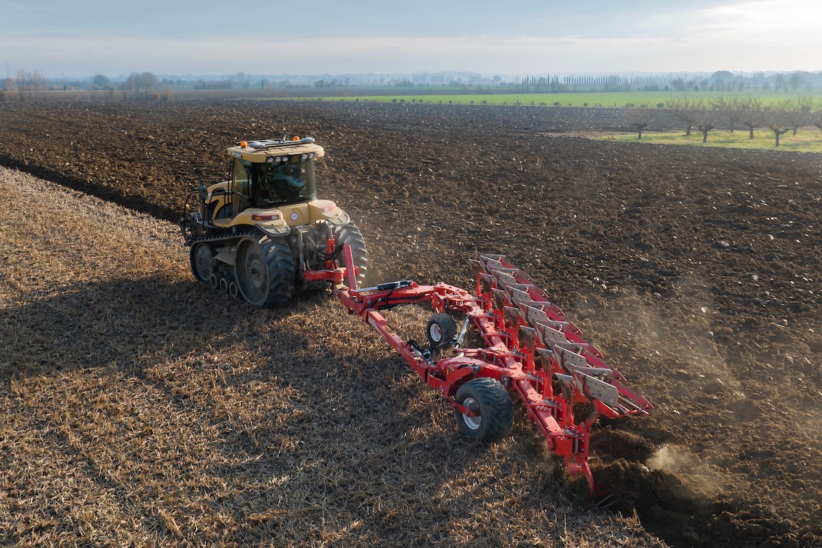 Unico MAX di Maschio Gaspardo &egrave; l'aratro semiportato reversibile top di gamma per la lavorazione entrosolco o fuorisolco